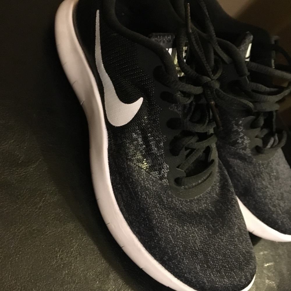 WMNS NIKE FLEX CONTACT